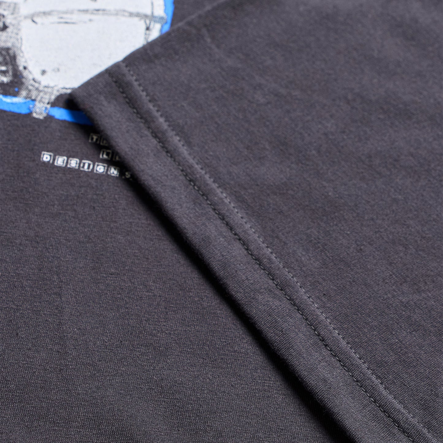 Short Sleeve Tee Portrait Carbon