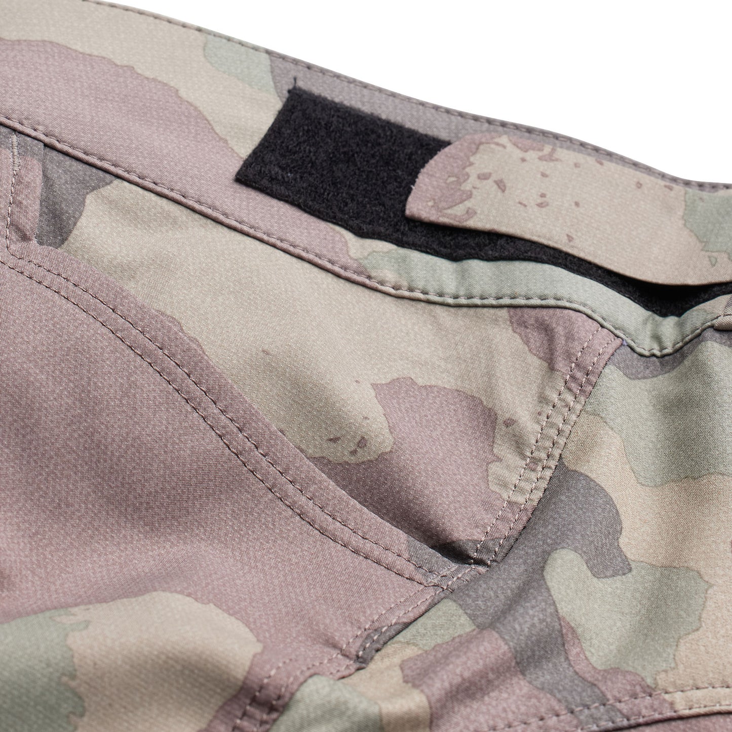 Short Flowline avec doublure camouflage Woodland