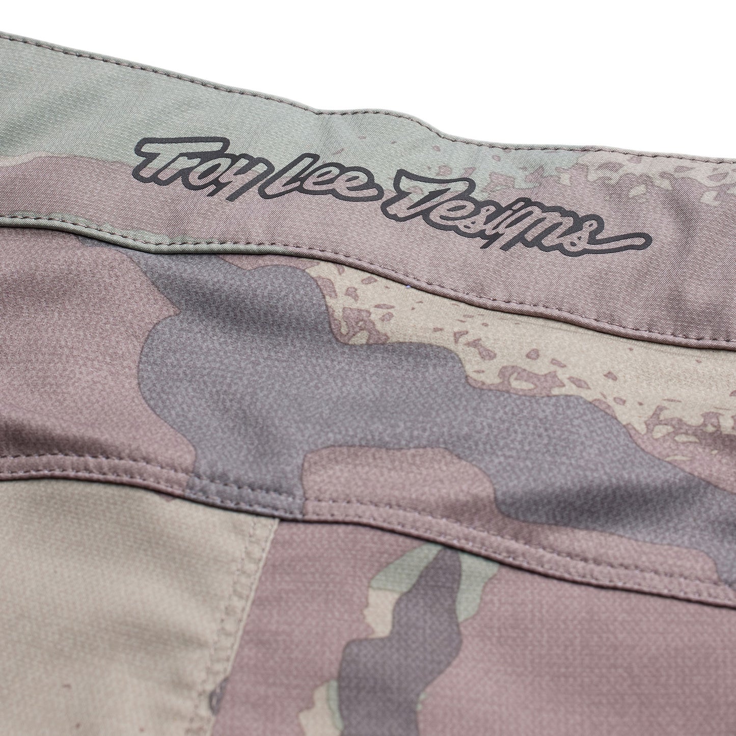 Short Flowline avec doublure camouflage Woodland