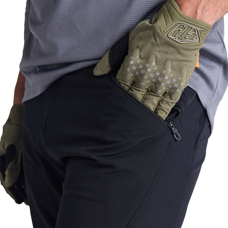 Ruckus Short Shell Solid Black