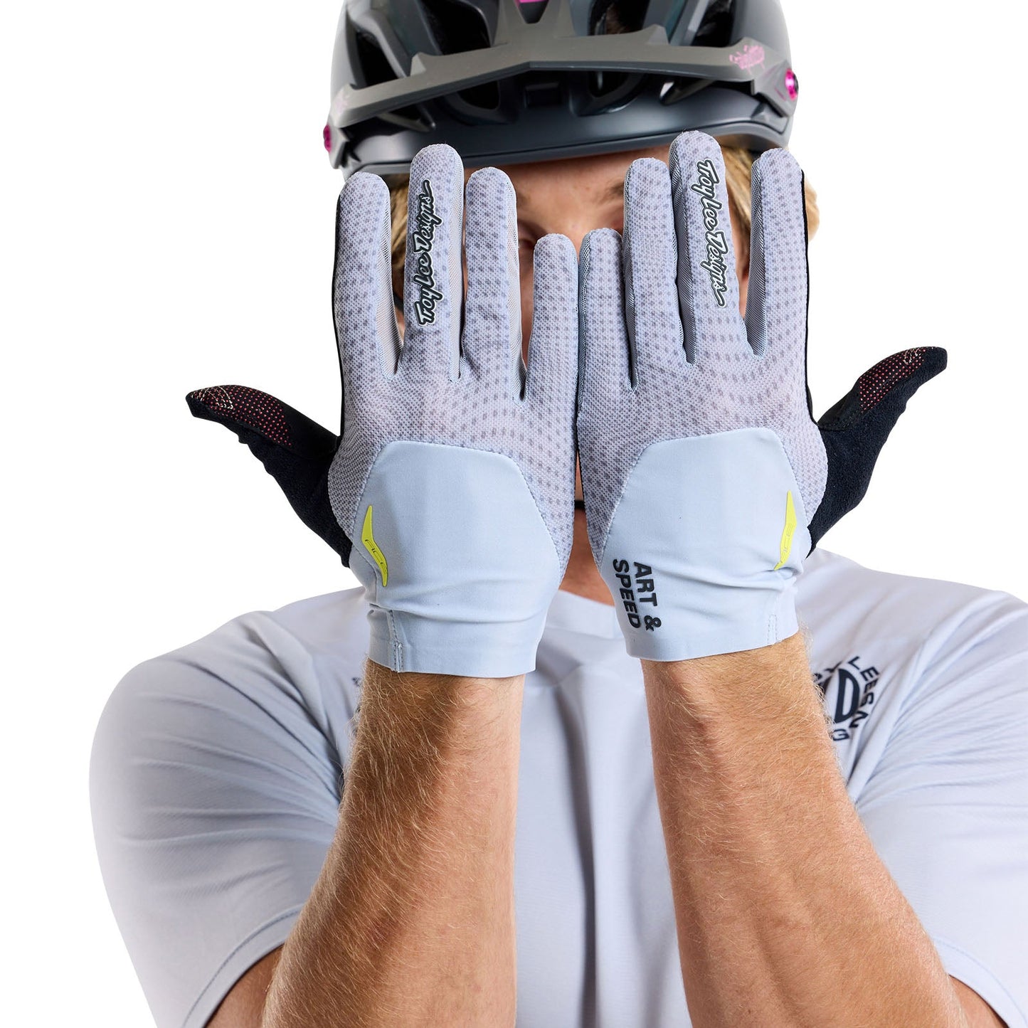 Ace 2.0 Glove Radioscape Mist