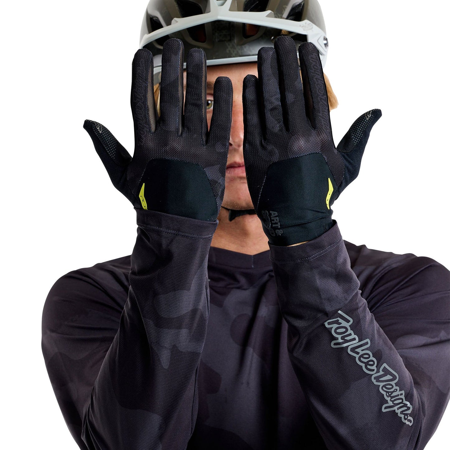 Ace 2.0 Glove Scrubland Black